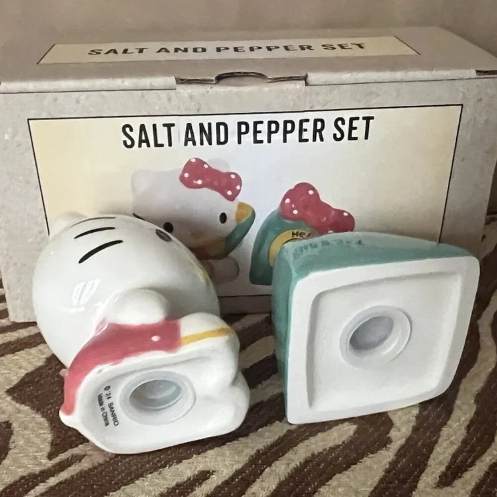 NEW Sanrio Hello Kitty Phone A Friend Blue Sky Salt & Pepper Shaker Set